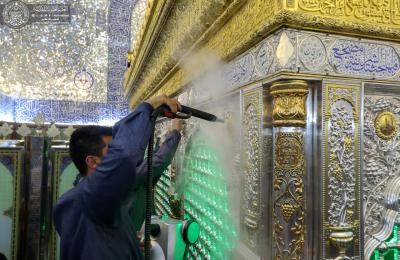 الوحدة الحِرَفية لصيانة الحرم تعلن الانتهاء من الأعمال الخاصة بجلي الشباك الطاهر لمرقد أمير المؤمنين(عليه السلام)