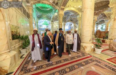 وفد متعدد الجنسيات من أوروبا الشرقية وافريقيا يتشرف بزيارة مرقد أمير المؤمنين (عليه السلام)  