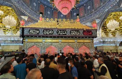 مشاهد من داخل العتبة العسكرية المطهرة لحركة الزائرين الوافدين لزيارة الإمام العسكري ( عليه السلام) في ذكرى شهادته