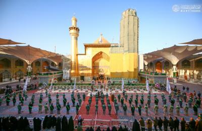 منتسبو العتبة العلوية يحيون الذكرى العطرة لولادة سيدة نساء العالمين (عليها السلام) خلال الزيارة الصباحية