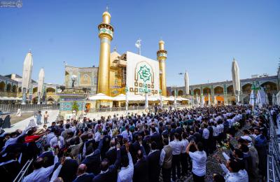 خَدَمُ العتبة العلويّة المقدّسة يُجدّدون الولاء أمام سيّد بيعة الغدير الأغرّ (ع) داخل الصحن الشريف
