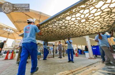 كوادر قسم الصيانة الهندسية تنجز عملية تنصيب قواطع حديدية جديدة لخدمة الزائرين الكرام في مداخل الأبواب الرئيسة للصحن الحيدري الشريف