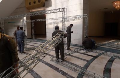 شُعبة النجارة في العتبة العلوية تنجز مهام تنصيب أجنحة المعارض المشاركة في المؤتمر الدولي الخامس لطب الأسنان شُعبة النجارة في العتبة العلوية تنجز مهام تنصيب أجنحة المعارض المشاركة في المؤتمر الدولي الخامس لطب الأسنان