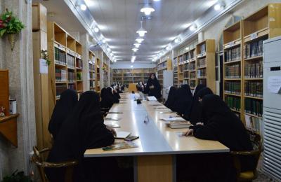 المكتبة الفكرية النسوية تواصل استضافة المدارس في برنامج القارئ الصغير المكتبة الفكرية النسوية تواصل استضافة المدارس في برنامج القارئ الصغير