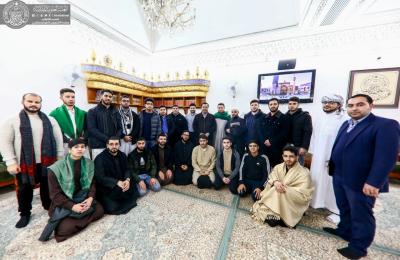 وفد من حملة الشهادات العليا قادما من بريطانيا وأمريكا يتشرف بزيارة مرقد أمير المؤمنين (ع) وفد من حملة الشهادات العليا قادما من بريطانيا وأمريكا يتشرف بزيارة مرقد أمير المؤمنين (ع)