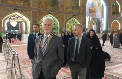 وفد جامعي كندي يطلع على المعالم التاريخية والأثرية لمرقد أمير المؤمنين ( عليه السلام) وفد جامعي كندي يطلع على المعالم التاريخية والأثرية لمرقد أمير المؤمنين ( عليه السلام)