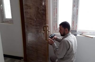 شُعبة النجارة في العتبة العلوية تكمل الأبواب الخشبية للدور المستحدثة في "مجمع قنبر السكني" شُعبة النجارة في العتبة العلوية تكمل الأبواب الخشبية للدور المستحدثة في "مجمع قنبر السكني"