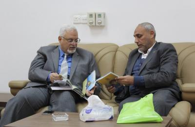 مدير المركز الوثائقي لتراث النجف الأشرف يبحث مع عميد كلية الآداب سبل التعاون المشترك مدير المركز الوثائقي لتراث النجف الأشرف يبحث مع عميد كلية الآداب سبل التعاون المشترك