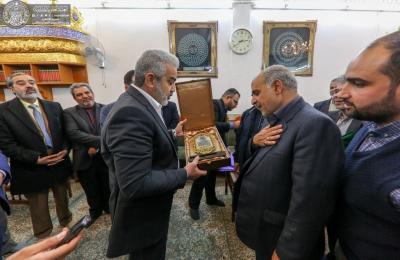 الأمانة العامة للعتبة العلوية تكرم أحد مسؤولي شركة الكوثر لإعمار العتبات المقدسة في العراق بعد انتهاء مهام عمله  الأمانة العامة للعتبة العلوية تكرم أحد مسؤولي شركة الكوثر لإعمار العتبات المقدسة في العراق بعد انتهاء مهام عمله