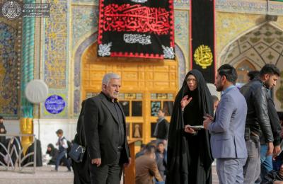 صحفية بريطانية تتجول في أرجاء مرقد أمير المؤمنين (ع) : نشعر بالأمان والاطمئنان هنا وهذه الرسالة سننقلها للعالم  صحفية بريطانية تتجول في أرجاء مرقد أمير المؤمنين (ع) : نشعر بالأمان والاطمئنان هنا وهذه الرسالة سننقلها للعالم