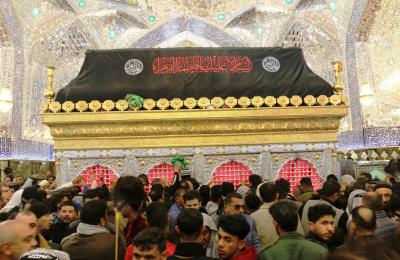 استمرار توافد حشود الزائرين المعزين بذكرى شهادة الزهراء(عليها السلام) لمرقد أمير المؤمنين (عليه السلام) استمرار توافد حشود الزائرين المعزين بذكرى شهادة الزهراء(عليها السلام) لمرقد أمير المؤمنين (عليه السلام)